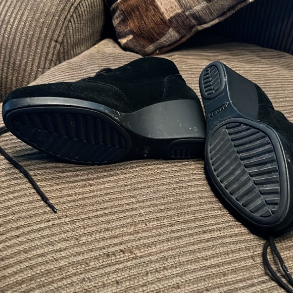 Brooklyn crocs. Black wedge - Picture 3 of 3